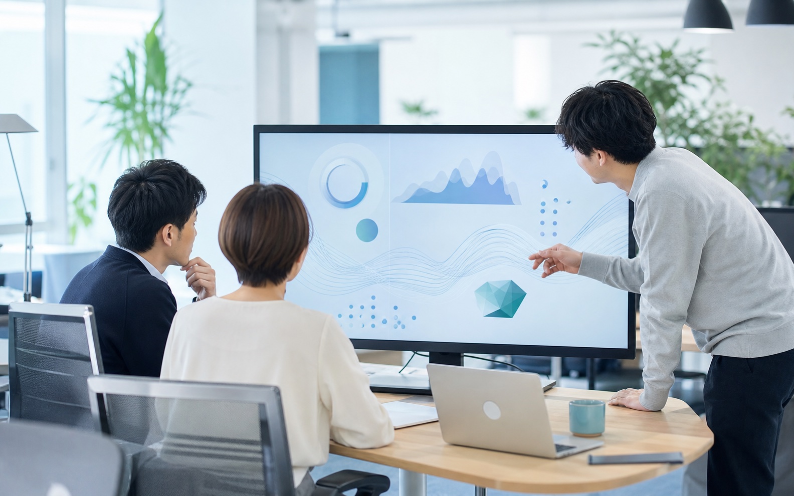 開発チームがデータを確認しながら協働するイメージ